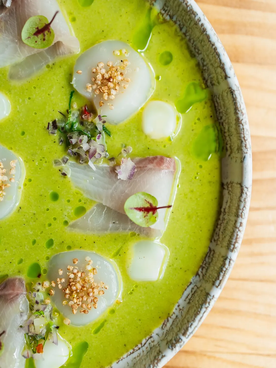 Green tiradito of scallop and white fish in tiger's milk, with crispy quinoa